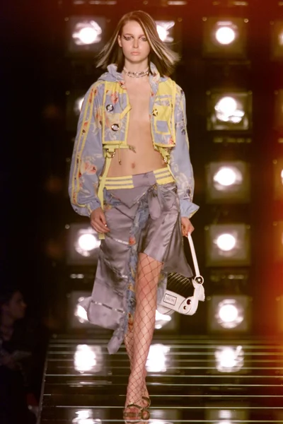 Look 16